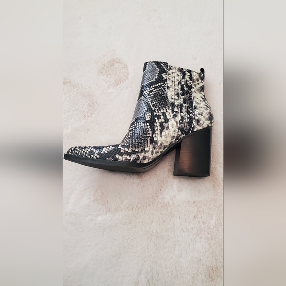 Marc Fisher snake print booties - Picture 5 of 10